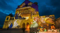 Giotto’s Nativity fresco projected on the Basilica of St. Francis of Assisi. / Credit: Buffy1982/Shutterstock