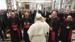 Pope Leo XIV greets participants in a seminar organized by the Pontifical Academy of Theology, at the Vatican on September 13, 2025. / Pope Leo XIV greets participants in a seminar organized by the Pontifical Academy of Theology, at the Vatican on September 13, 2025.