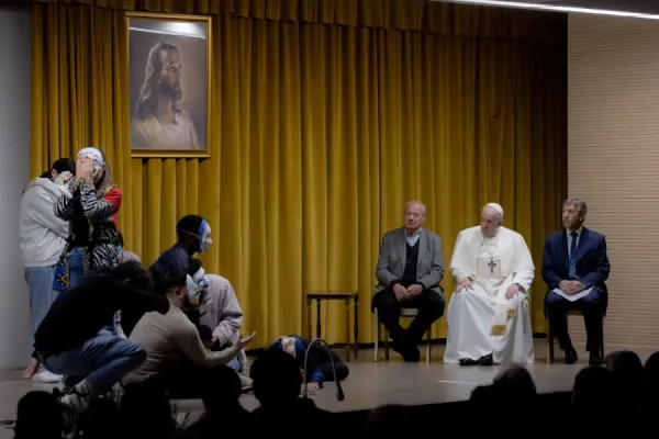 Pope Francis Attends Student Play on How the Pandemic has Affected Young People