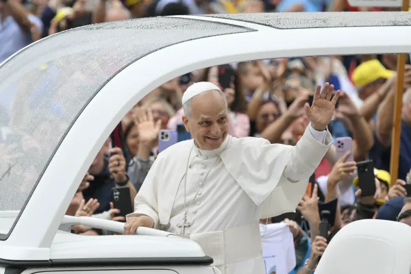 "Happy birthday, Pope Leo!": EWTN Viewers Around the World Share Songs, Prayers