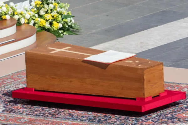 The coffin of Pope Francis rests before the altar at the funeral Mass on St. Peter’s Square, April 26, 2025. / Credit: Daniel Ibáñez/CNA