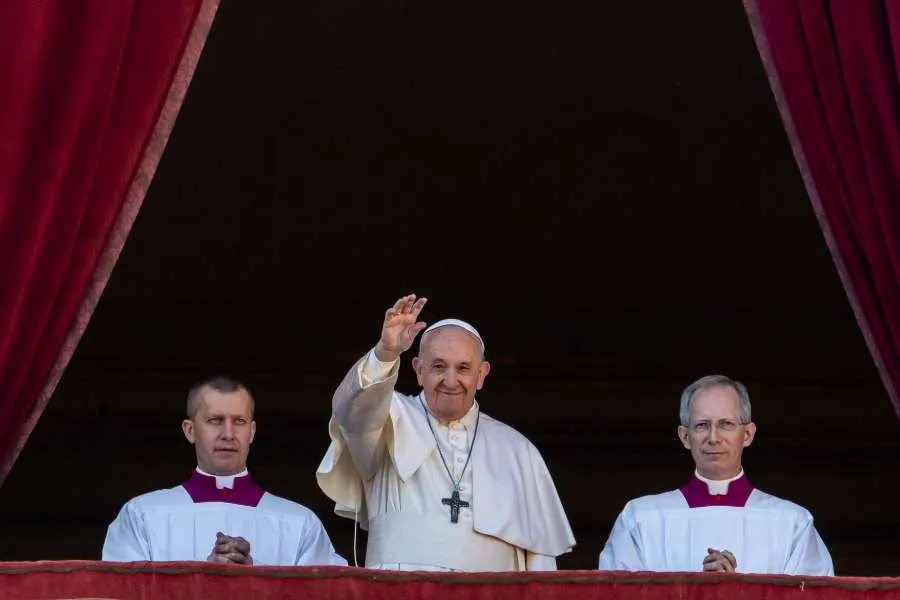 Pope Francis gives the Urbi et Orbi blessing from the center loggia of St. Peter’s Basilica Dec. 25, 2019. Credit: Daniel Ibanez/CNA.