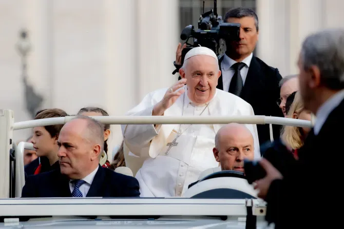 Pope Francis arriving for the general audience on St. Peter's Square, Oct. 26, 2022 | Daniel Ibáñez / CNA
