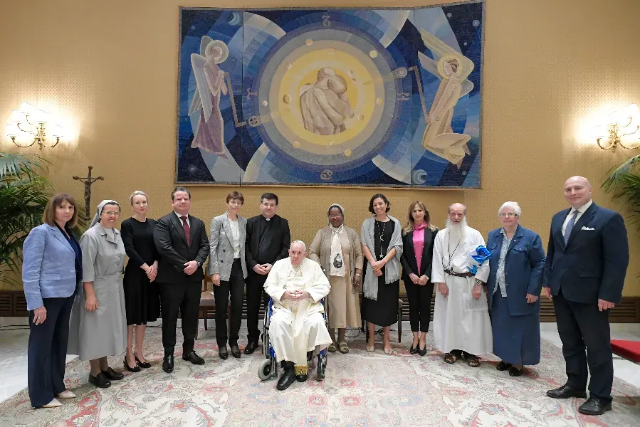 Pope Francis meets members of the Global Solidarity Fund in a room adjacent to the Vatican’s Paul VI Hall, May 25, 2022. Vatican Media.