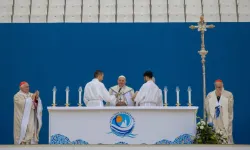 Pope Francis celebrates Mass for an estimated 50,000 people at the Vélodrome Stadium in Marseille, France, the last stop in his Sept. 22-23, 2023 visit to the port city to speak at an ecumenical meeting of young people and bishops called the “Rencontres Mediterraneennes,” or Mediterranean Encounter. | Daniel Ibanez/CNA
