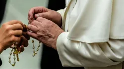 Pope Francis holds a rosary during a general audience Aug. 7, 2019. Credit: Daniel Ibanez/CNA.
