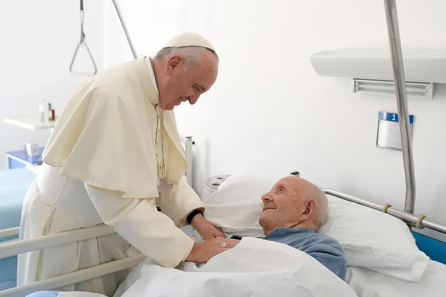 Pope Francis visits the San Raffaele Borona assisted living home in Rieti, Italy Oct. 4, 2016. Credit: Vatican Media/CNA