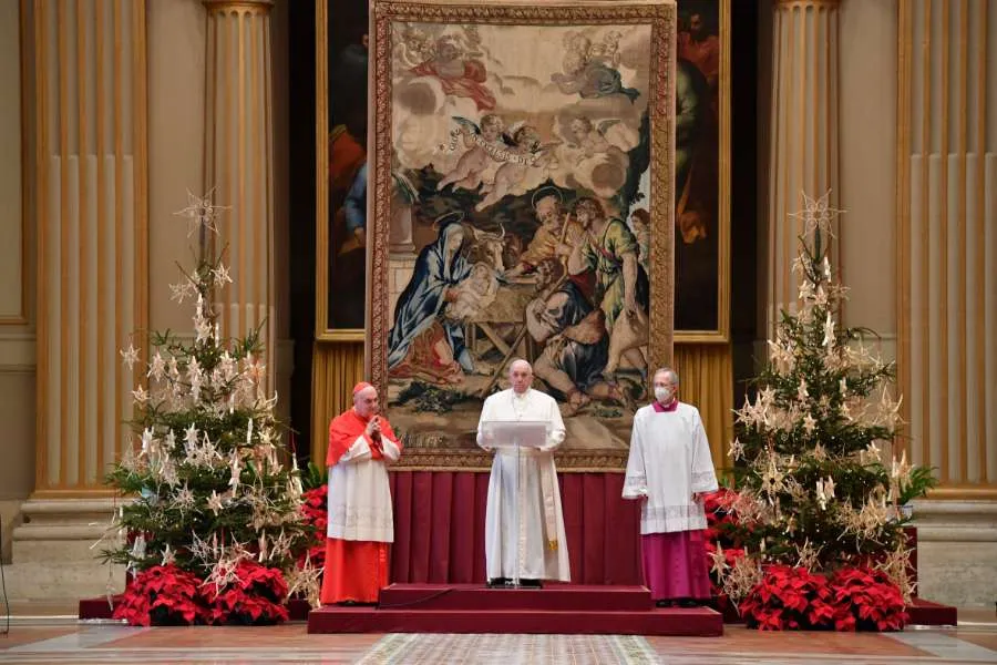 Pope Francis gives his Christmas ‘Urbi et Orbi’ blessing Dec. 25, 2020. Credit: Vatican Media.
