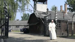 Pope Francis prays at Auschwitz July 29, 2016. Credit: Vatican Media.