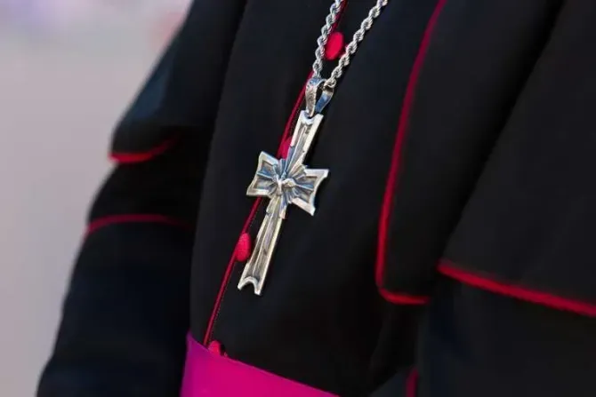 A bishop's pectoral cross. | Daniel Ibanez/CNA.