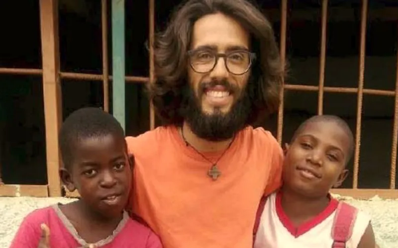 Jorge Fernandes from Portugal with street children he was teaching in Angola. Credit: Agenzia Info Salesiana (ANS)