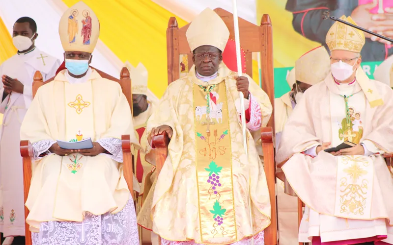 Bishop Mark Kadima (center), Archbishop Hubertus van Megen (right) and Archbishop-elect Maurice Muhatia Makumba at the Episcopal Ordination Mass on 19 February 2022 in Bungoma Diocese. Credit: ACI Africa