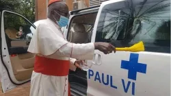 Philipp Cardinal Ouedraogo blesses the new ambulance donated by the Archdiocese of Seoul to the St. Paul VI Hospital Ouagadougou, Burkina Faso. / Archdiocese of Ouagadougou