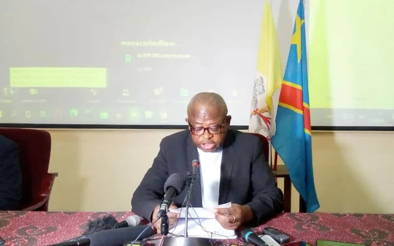 The Secretary-General of the National Episcopal Conference of Congo (CENCO), Fr. Donatien Ntshole addressing journalists during a press conference in DRC's capital, Kinshasa on 21 June 2021. Credit: CENCO