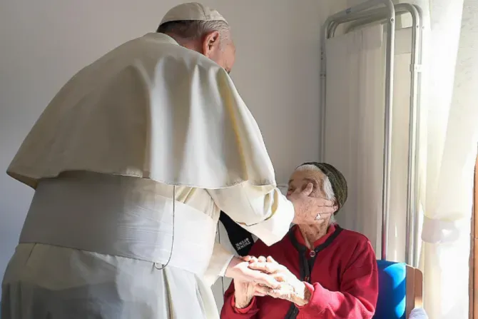 Pope Francis visits the San Raffaele Borona assisted living home in Rieti, Italy, Oct. 4, 2016./ Vatican Media.