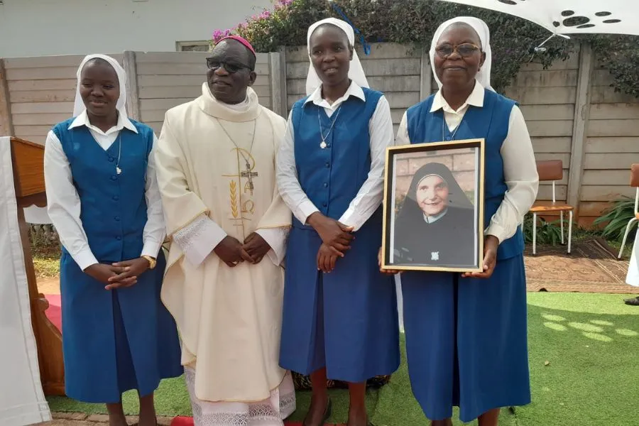 Archbishop Robert Ndlovu with FSP pioneer members of the newly inaugurated Thecla Merlo Community in Harare, Zimbabwe. Credit: Daughters of St. Paul (FSP)