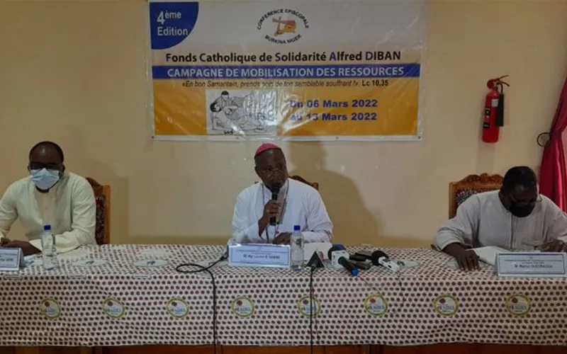 Bishop Laurent Birfuoré Dabiré (center) addressing journalists at the of the 4th edition of the Alfred Diban Catholic Solidarity Fund (FCSAD). Credit: CEBN