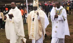 Fr. Victor Mbuthia (left) during the 2023 MYM annual Archdiocesan Mass. Credit: ACI Africa