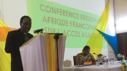 Fr. Aniedi Okure, Executive Director, AFJN addressing participants at a conference on land grabbing in Africa. Credit: AFJN