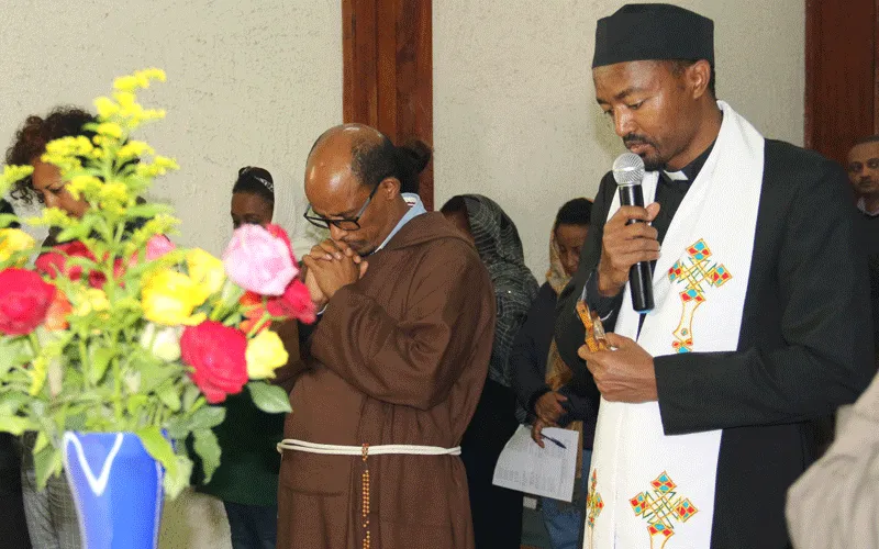 Father Petro Berga presiding over an inter-religious Service to pray for peace in Ethiopia

-- / Aid to the Church in Need

--