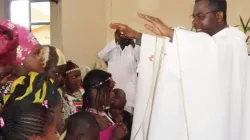 Fr. George Ehusani of Nigeria’s Lokoja Diocese, blessing some children during Holy Mass. Credit: Fr. George Ehusani/georgeehusani.org