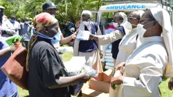 Caption: Franciscan Sisters of St. Anna (FSSA) donate relief items to people displaced by floods in Nyando, Kisumu county. / FSSA