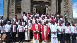 Fr. Dominic Gathurithu and Fr. George Omondi  with the newly commissioned  Lay Associates of the Congregation of the Holy Spirit (Holy Ghost Fathers/Spiritans/CSSp.) in Kenya. Credit: ACI Africa