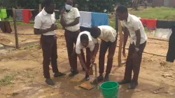 Students of the Don Bosco High School in Nkhotakota, Malawi get good drinking water thanks to a new borehole funded by the Salesian Missions through the ‘Clean Water Initiative’. / Salesian Missions