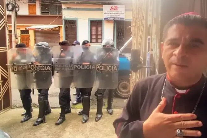 Bishop José Álvarez Lagos surrounded by police officers on Aug. 4, 2022. | Diocese Media TV Merced / Diocese of Matagalpa