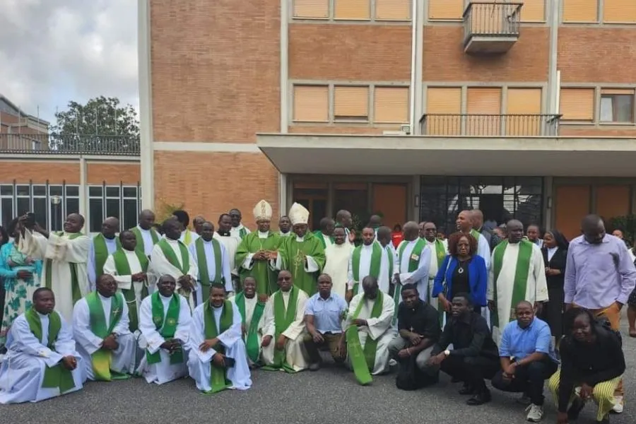 Archbishop Anthony Muheria (left) and Archbishop Martin Kivuva (right) flanked by members of the Kenyan Priests, Religious, and Seminarians (KPRS) in Rome, and the Kenyan Catholic Community in Rome (KCCR) at at Collegio San Paulo in Rome on 15 October 2023. Credit: Wakenya Wakatoliki Roma (KCCR)