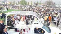 Caption: Pope Francis greeting congregation at Dr. John Garang Mausoleum on 5 February 2023 just before presiding over Holy Mass
Credit: ACI Africa