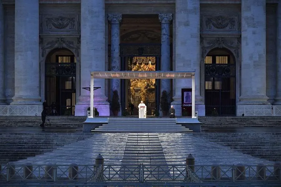 Pope Francis gives an extraordianry Urbi et Orbi blessing in St. Peter's Square, March 27, 2020. / Vatican Media.