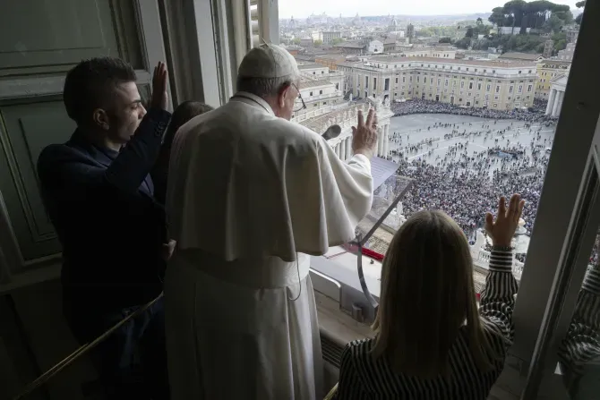 Pope Francis invited young people from Portugal to join him in the window of the Apostolic Palace for the World Youth Day announcement in October 2022. | Vatican Media
