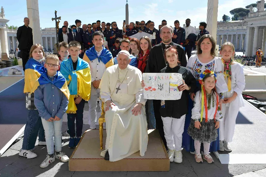 Pope Francis’ general audience in St. Peter’s Square, April 27, 2022. Vatican Media.