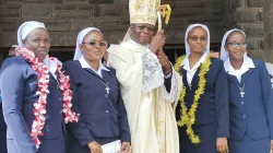 Bishop Maurice Muhatia Makumba, with Sisters Nancy Omete, Gladys Otwori, Norah Nyausi, and Jacqlyne Ngoge who professed their final vows Saturday, December 5 in Kenya's Nakuru Diocese. / ACI Africa.