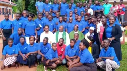 Bishop Edwardo Hiiboro Kusala of South Sudan's Tombura-Yambio Diocese with youth at the end of the five-day training on how to respond to social issues affecting their respective communities. / ACI Africa.