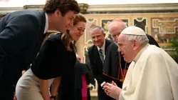Pope Francis meets members of the Papal Foundation in the Vatican’s Clementine Hall, April 28, 2022. Vatican Media.