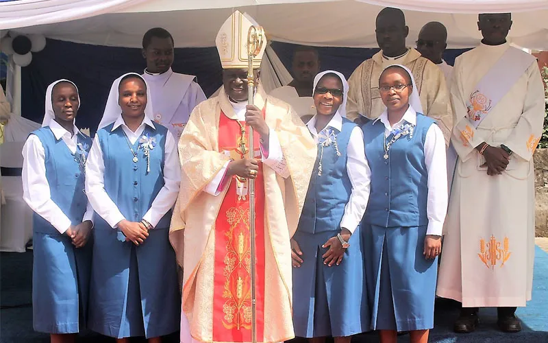 Archbishop Philip Anyolo of Nairobi Archdiocese with the four Sisters of daughters of St. Paul who took their final religious profession. Credit: ACI Africa.
