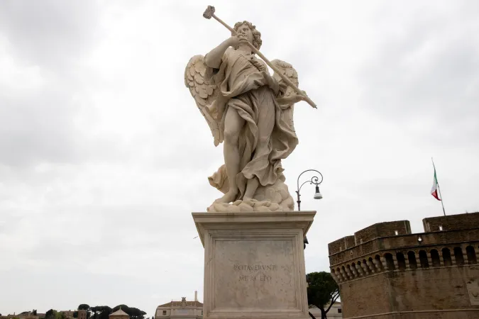 An angel bearing the sponge used to give vinegar to the crucified Christ, with the inscription 'Potaverunt me aceto' (They gave me vinegar to drink) visible on its pedestal, with Castel Sant'Angelo in the background.