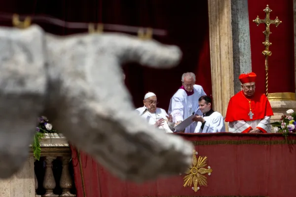 Pope Francis Calls for Peace, Warns against "logic of fear" in Easter Message "urbi et orbi"