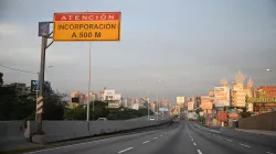 A highway sits empty in Caracas after U.S. strikes in the area and the arrest of Venezuelan President Nicolás Maduro, Saturday, Jan. 3, 2026. | Credit: FEDERICO PARRA/Getty Images