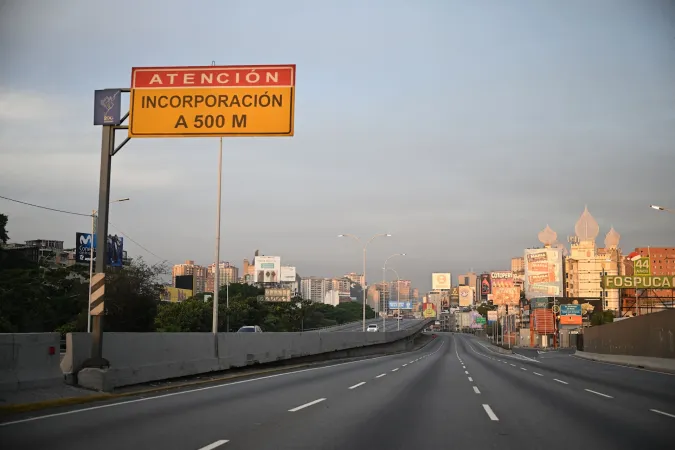 A highway sits empty in Caracas after U.S. strikes in the area and the arrest of Venezuelan President Nicolás Maduro, Saturday, Jan. 3, 2026. | Credit: FEDERICO PARRA/Getty Images