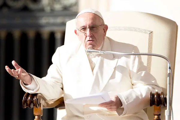 'Be a voice of conscience,' pope tells Catholic press