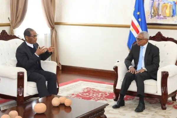 Arlindo Cardinal Gomes Furtado with President José Maria Neves. Credit: Catholic Diocese of Santiago