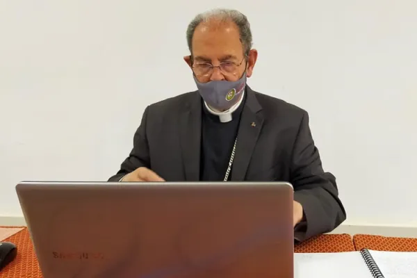 Bishop Rodrigo Mejía Saldarriaga addressing participants during the webinar on New Directory for Catechesis Saturday, December 19, 2020. / Daughters of St. Paul Nairobi, Kenya.