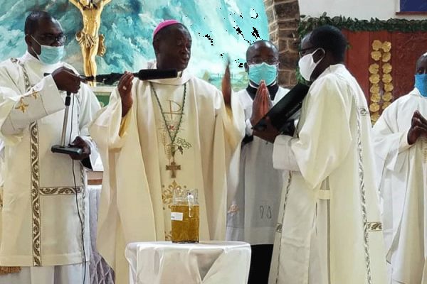 Amid Crisis, “Priests to be messengers of hope”: Cameroonian Bishop at Chrism Mass