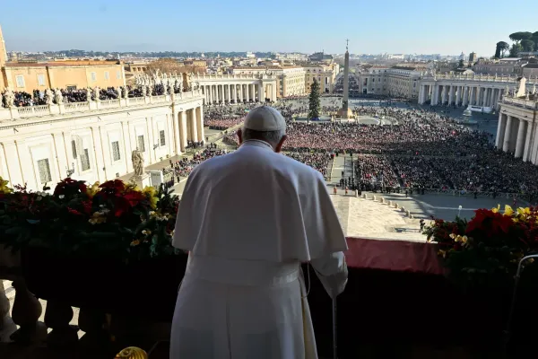 On Christmas Day, Pope Francis Prays for Prince of Peace to end "third world war"