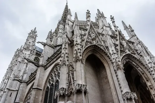 Unrest in France: Religious Leaders Call for Dialogue and Calm