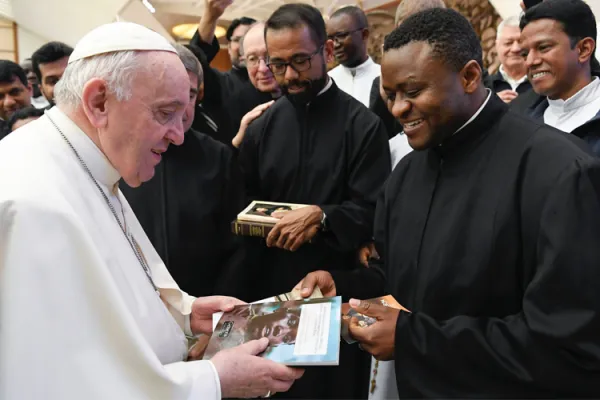 Fr. Banyuzukwabo Laurianus Tuyisabe explains contents of his books on Immigration to Pope Francis on February 26. Credit: Fr. Banyuzukwabo Laurianus Tuyisabe