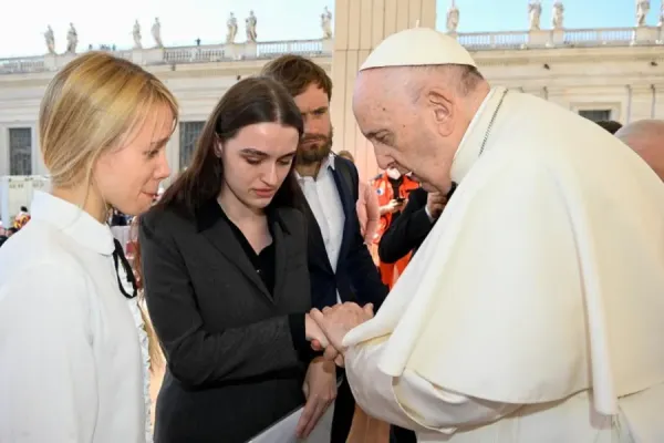 Pope Francis Meets Wives of Ukrainian Soldiers Fighting to Defend Mariupol